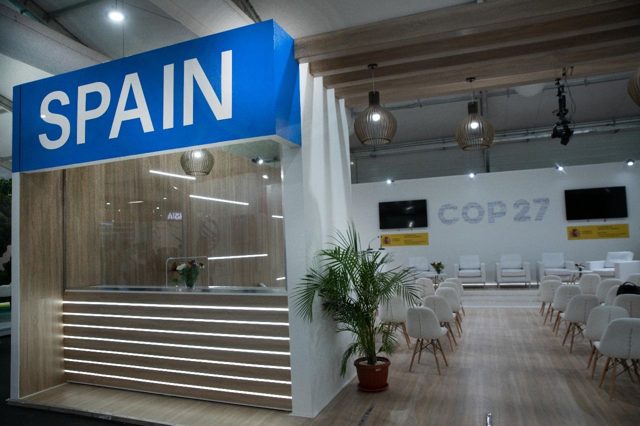 Spain booth at COP27 in Sharm El Sheikh, featuring a dynamic design with colorful displays and interactive elements that highlight Spain's environmental initiatives, renewable energy projects, and commitment to global climate action.