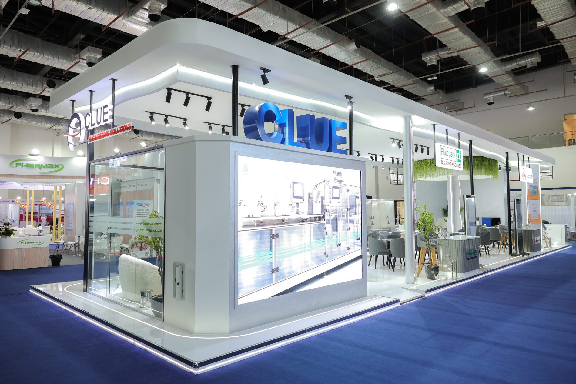 Booth design for Clue Engineering Solutions at Pharmaconex 2024, featuring modern aesthetics and interactive displays highlighting innovative engineering solutions.