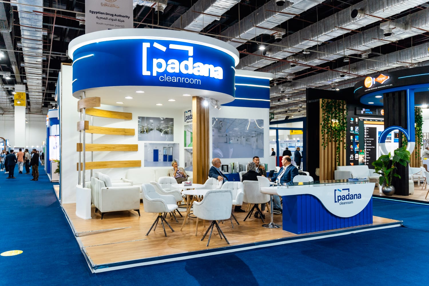 Padana Cleanroom booth at Pharmaconex 2024 featuring modern design and advanced cleanroom solutions for pharmaceutical production.